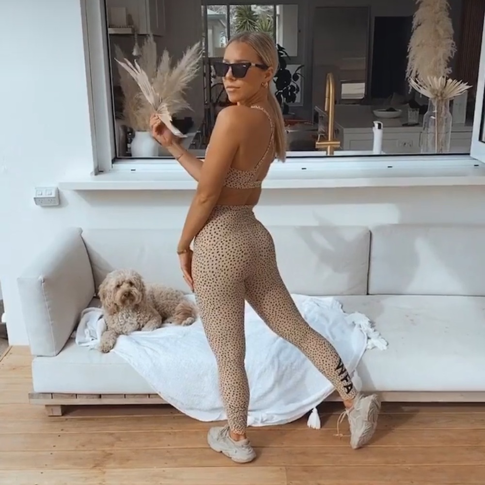 SARAHS DAY x WHITE FOX Boutique Speckle Workout Set - Picture 3 of 8